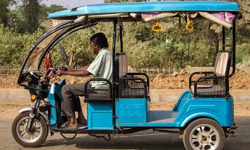 सरकार ने PM E-DRIVE स्कीम में बदलाव किया, ई-स्कूटर, ई-रिक्शा के लिए नई डेडलाइन तय की सरकार ने PM E-DRIVE स्कीम में बदलाव किया, ई-स्कूटर, ई-रिक्शा के लिए नई डेडलाइन तय की