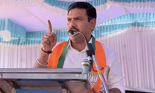 IPL टिकट विवाद: राजनीतिक गलियारों में बहस तेज, विजयेंद्र ने विधायकों की मांग का विरोध किया IPL टिकट विवाद: राजनीतिक गलियारों में बहस तेज, विजयेंद्र ने विधायकों की मांग का विरोध किया