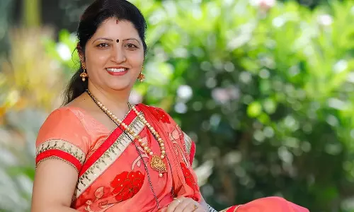 अशोक खराट विवाद के बीच रूपाली चाकणकर ने NCP महिला विंग प्रमुख पद से इस्तीफा दिया अशोक खराट विवाद के बीच रूपाली चाकणकर ने NCP महिला विंग प्रमुख पद से इस्तीफा दिया