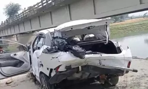 नदी में जा गिरी...मेला देखकर लौट रहे तीन दोस्तों की कार दुर्घटना में मौत, चौथे की खोज जारी नदी में जा गिरी...मेला देखकर लौट रहे तीन दोस्तों की कार दुर्घटना में मौत, चौथे की खोज जारी
