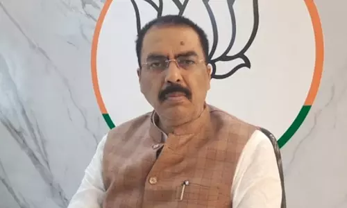 ममता सरकार नहीं दे रही युवाओं को को रोजगार, उद्योगपति भी छोड़ रहे बंगाल : संजय सरावगी ममता सरकार नहीं दे रही युवाओं को को रोजगार, उद्योगपति भी छोड़ रहे बंगाल : संजय सरावगी