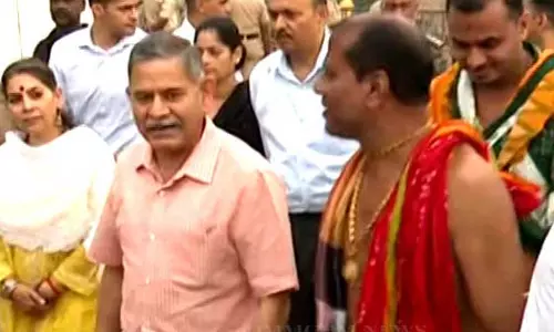 सेना प्रमुख जनरल उपेंद्र द्विवेदी ने Puri Jagannath Temple में पूजा-अर्चना की सेना प्रमुख जनरल उपेंद्र द्विवेदी ने Puri Jagannath Temple में पूजा-अर्चना की