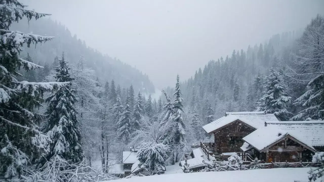 Srinagar: जम्मू-कश्मीर में बारिश और बर्फबारी के लिए सतर्क रहें Srinagar: जम्मू-कश्मीर में बारिश और बर्फबारी के लिए सतर्क रहें