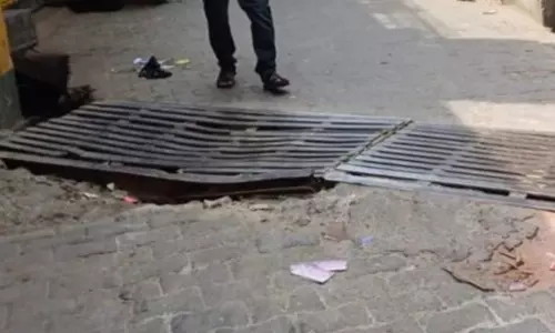 Farrukhabad: अंगूरी बाग पुलिया पर खतरनाक स्थिति, लोहे का जाल टूटा