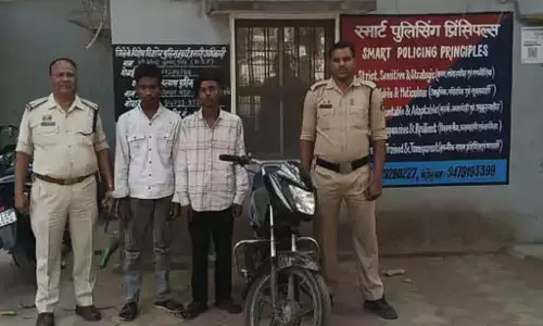 लिफ्ट के बहाने बाइक सवार से लूट, 24 घंटे में पकड़े गए दो आरोपी लिफ्ट के बहाने बाइक सवार से लूट, 24 घंटे में पकड़े गए दो आरोपी