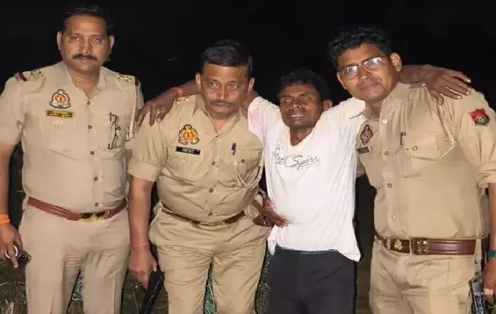 Farrukhabad: दुष्कर्म आरोपी की गिरफ्तारी में हिंसक मुठभेड़ Farrukhabad: दुष्कर्म आरोपी की गिरफ्तारी में हिंसक मुठभेड़