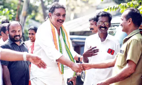 Kerala : चिलचिलाती धूप में भी उम्मीदवारों ने प्रचार तेज कर दिया