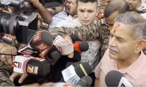 सेना प्रमुख उपेंद्र द्विवेदी ने Puri जगन्नाथ मंदिर में पूजा-अर्चना की सेना प्रमुख उपेंद्र द्विवेदी ने Puri जगन्नाथ मंदिर में पूजा-अर्चना की