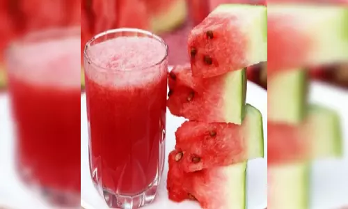 Watermelon: सेहत का खजाना है गर्मियों में आने वाला तरबूज, पोटैशियम और एंटीऑक्सीडेंट्स से भरपूर