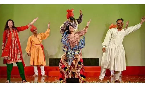 विश्व रंगमंच दिवस पर डोगरी नाटक ‘Jasma’ में युवा कलाकारों ने बिखेरा जलवा विश्व रंगमंच दिवस पर डोगरी नाटक ‘Jasma’ में युवा कलाकारों ने बिखेरा जलवा