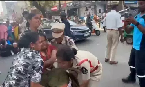 Asha Workers चलो हैदराबाद के दौरान पुलिस ने ज़बरदस्ती की