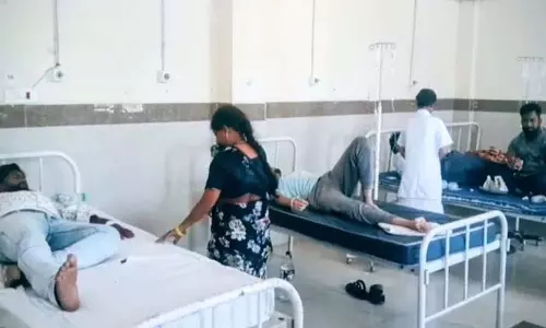 Narsapur town में एक घटना हुई जहां खाना खाने के बाद 41 लोग बीमार पड़ गए Narsapur town में एक घटना हुई जहां खाना खाने के बाद 41 लोग बीमार पड़ गए