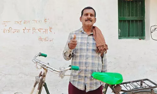 मजदूर को मिला दीनदयाल उपाध्याय भूमिहीन कृषि मजदूर कल्याण योजना का लाभ