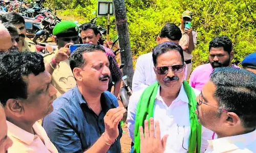 Karnataka : वन अधिकारियों के खिलाफ आक्रोश