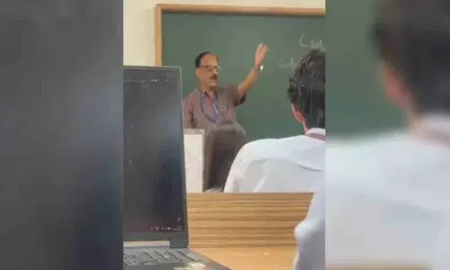 प्रोफेसर ने मुस्लिम स्टूडेंट को Terrorist कहा; वीडियो वायरल हुआ
