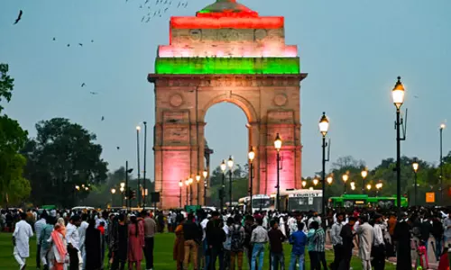 इंडिया गेट-कर्तव्य पथ पर भीड़ कम करने के लिए सख्ती शुरू, रेड लाइट कैमरों से होगा चालान इंडिया गेट-कर्तव्य पथ पर भीड़ कम करने के लिए सख्ती शुरू, रेड लाइट कैमरों से होगा चालान