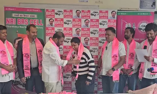 लंदन में तेलंगाना के NRI BRS में शामिल हुए