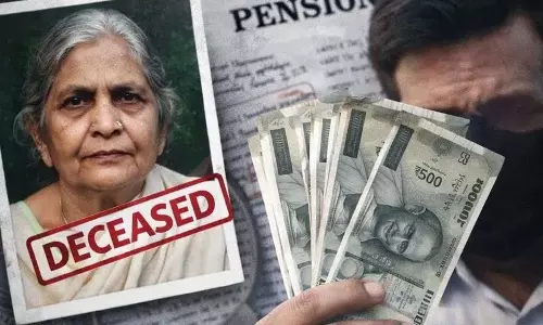 Meerut के एक व्यक्ति ने अपनी मां की मौत का नाटक कर अवैध रूप से 44 लाख रुपये की पेंशन का दावा किया Meerut के एक व्यक्ति ने अपनी मां की मौत का नाटक कर अवैध रूप से 44 लाख रुपये की पेंशन का दावा किया