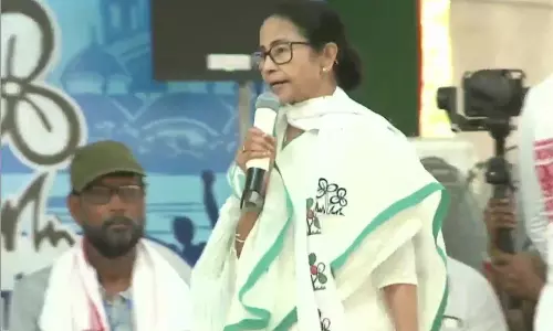 ममता बनर्जी ने पुलिस अधिकारियों के ट्रांसफर का हवाला देते हुए BJP पर निशाना साधा ममता बनर्जी ने पुलिस अधिकारियों के ट्रांसफर का हवाला देते हुए BJP पर निशाना साधा