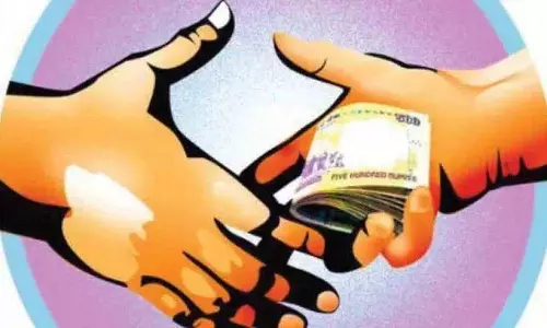 AE, वर्क इंस्पेक्टर को ACB ने 1.50 लाख रुपये की रिश्वत लेते हुए पकड़ा AE, वर्क इंस्पेक्टर को ACB ने 1.50 लाख रुपये की रिश्वत लेते हुए पकड़ा