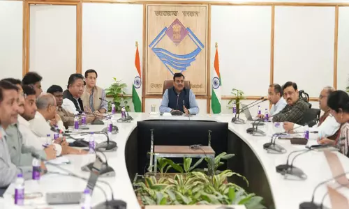 Uttarakhand के मुख्य सचिव ने वैश्विक तनाव के बीच उच्च स्तरीय बैठक में ईंधन, गैस आपूर्ति की समीक्षा की