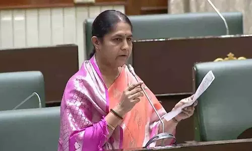 Sunitha Lakshma Reddy: कल्याण लक्ष्मी का क्रेडिट केसीआर को जाता है, कांग्रेस को नहीं Sunitha Lakshma Reddy: कल्याण लक्ष्मी का क्रेडिट केसीआर को जाता है, कांग्रेस को नहीं
