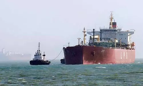 भारत जाने वाले दो तेल जहाजों ने Strait of Hormuz पार किया
