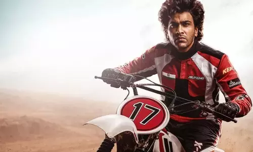 Sharwa की फिल्म “बाइकर” में मोटरसाइकिल रेसर का दमदार रोल Sharwa की फिल्म “बाइकर” में मोटरसाइकिल रेसर का दमदार रोल