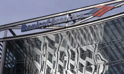 पेरिस में US बैंक के बाहर बम हमला रोका, संदिग्ध गिरफ्तार पेरिस में US बैंक के बाहर बम हमला रोका, संदिग्ध गिरफ्तार