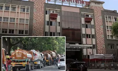 Pune में टैंकर ड्राइवरों को पानी देने से मना करने पर ₹5,000 का जुर्माना Pune में टैंकर ड्राइवरों को पानी देने से मना करने पर ₹5,000 का जुर्माना