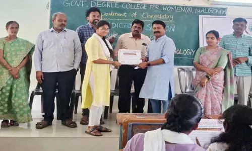 नलगोंडा Women’s College में केमिस्ट्री सेमिनार होगा; प्रिंसिपल ने लाइफ स्किल्स अपनाने की सलाह दी नलगोंडा Women’s College में केमिस्ट्री सेमिनार होगा; प्रिंसिपल ने लाइफ स्किल्स अपनाने की सलाह दी