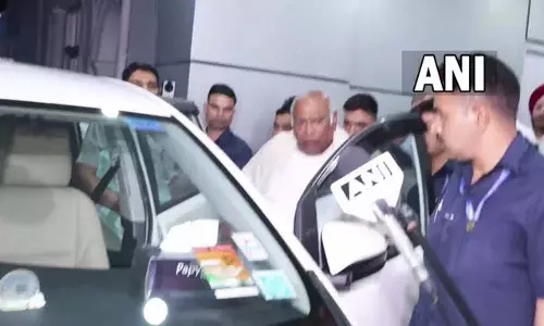 एक्साइज ड्यूटी कटौती पर खरगे का हमला, बोले- पहले लूटा फिर राहत का दिखावा