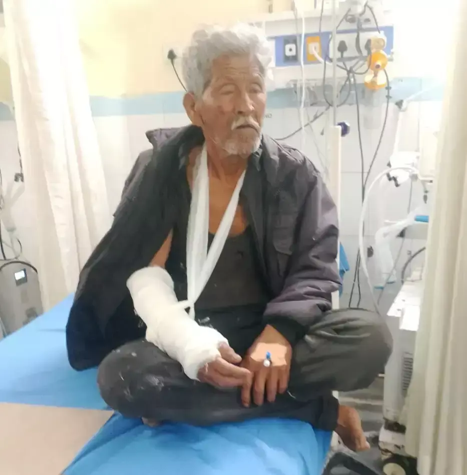 Pauri Garhwal: बुजुर्ग को गुलदार ने किया घायल, अस्पताल में उपचार जारी Pauri Garhwal: बुजुर्ग को गुलदार ने किया घायल, अस्पताल में उपचार जारी