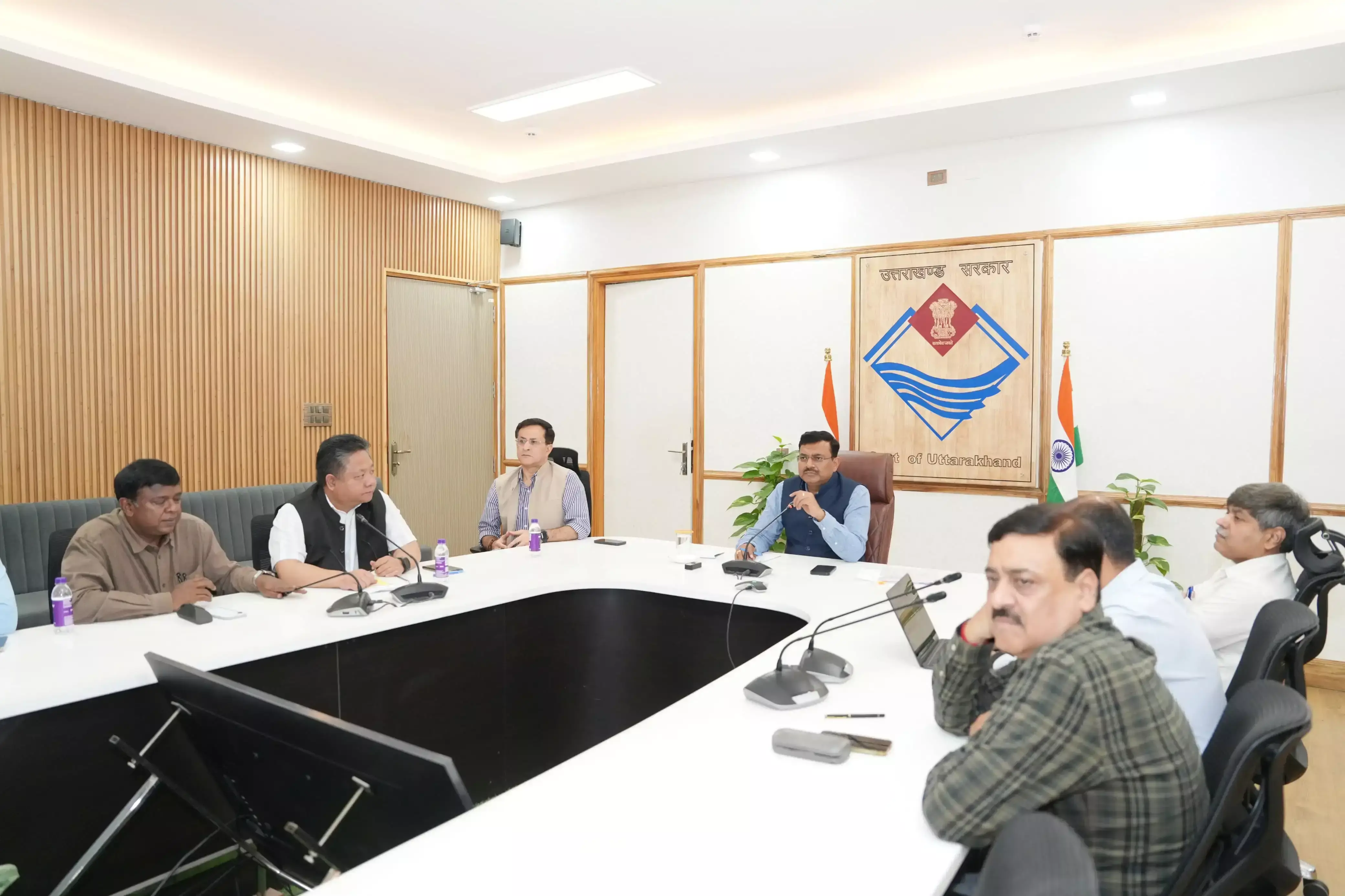 Dehradun: उत्तराखंड में गैस और पेट्रोल उपलब्ध, मुख्य सचिव ने भरोसा दिलाया Dehradun: उत्तराखंड में गैस और पेट्रोल उपलब्ध, मुख्य सचिव ने भरोसा दिलाया