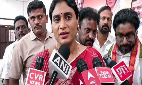 YS शर्मिला ने पूछा, अमरावती प्रस्ताव का फंडिंग कहाँ? YS शर्मिला ने पूछा, अमरावती प्रस्ताव का फंडिंग कहाँ?