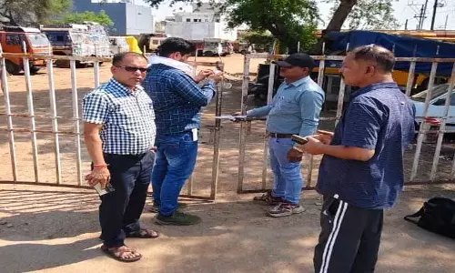 नगर निगम की बड़ी कार्रवाई, 28 बकायादारों पर कसा शिकंजा, 14 परिसर सील
