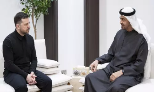 ज़ेलेंस्की ने खाड़ी दौरे पर कतर और UAE के साथ रक्षा सहयोग मज़बूत करने पर जताई सहमति ज़ेलेंस्की ने खाड़ी दौरे पर कतर और UAE के साथ रक्षा सहयोग मज़बूत करने पर जताई सहमति