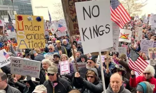 वॉशिंगटन में ट्रंप विरोधी ‘No Kings’ प्रदर्शन, सड़कों पर जुटे हजारों लोग वॉशिंगटन में ट्रंप विरोधी ‘No Kings’ प्रदर्शन, सड़कों पर जुटे हजारों लोग