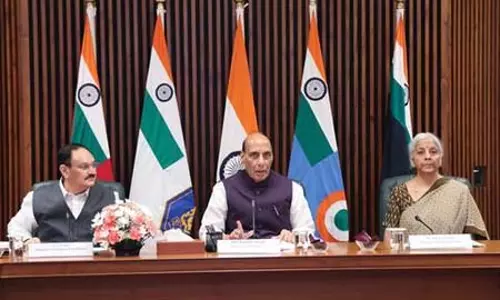 रक्षा मंत्री ने पश्चिम एशिया की स्थिति और भारत पर इसके प्रभाव की समीक्षा के लिए आईजीओएम की बैठक की रक्षा मंत्री ने पश्चिम एशिया की स्थिति और भारत पर इसके प्रभाव की समीक्षा के लिए आईजीओएम की बैठक की