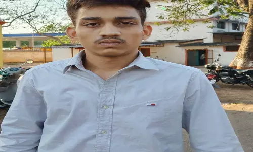 नशे के लिए पैसे मांगकर युवक से की मारपीट, नाबालिग सहित दो आरोपी गिरफ्तार नशे के लिए पैसे मांगकर युवक से की मारपीट, नाबालिग सहित दो आरोपी गिरफ्तार