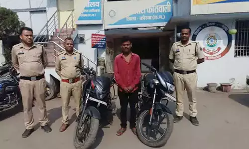 चलती बाइक पर चाकू लहराकर वीडियो बनाने वाले 6 आरोपी गिरफ्तार