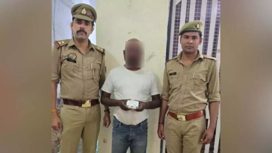 फर्जी क्राइम ब्रांच अधिकारी गिरफ्तार, वसूली करते दबोचा गया फर्जी क्राइम ब्रांच अधिकारी गिरफ्तार, वसूली करते दबोचा गया
