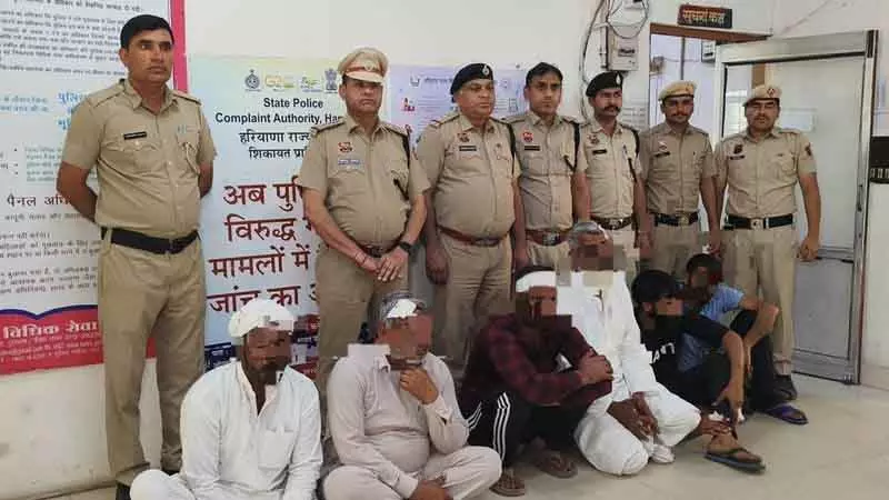 Haryana के करनाल गांव में ज़मीन विवाद में डबल मर्डर के लिए छह लोग गिरफ्तार Haryana के करनाल गांव में ज़मीन विवाद में डबल मर्डर के लिए छह लोग गिरफ्तार