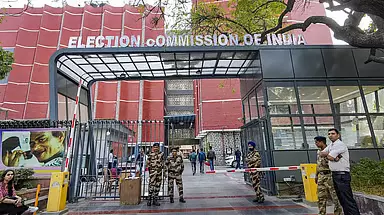 कांचीपुरम समेत 4 ज़िलों के SP बदले गए : चुनाव आयोग का आदेश कांचीपुरम समेत 4 ज़िलों के SP बदले गए : चुनाव आयोग का आदेश