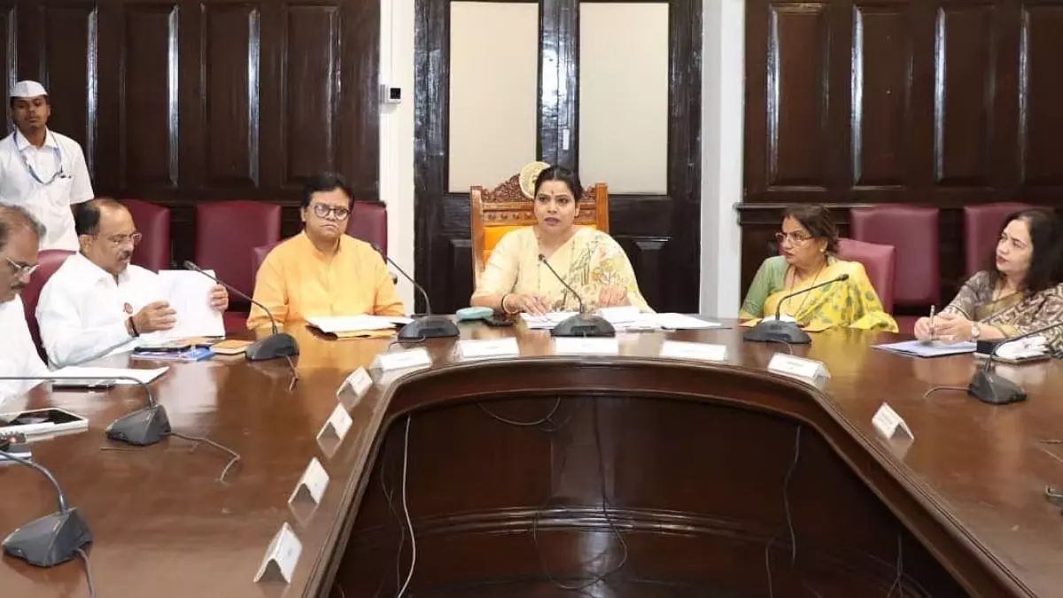 मेयर ने BEST को रेवेन्यू बढ़ाने, फाइनेंशियल अनुशासन और कर्मचारियों की मांगों को पूरा करने का निर्देश दिया मेयर ने BEST को रेवेन्यू बढ़ाने, फाइनेंशियल अनुशासन और कर्मचारियों की मांगों को पूरा करने का निर्देश दिया