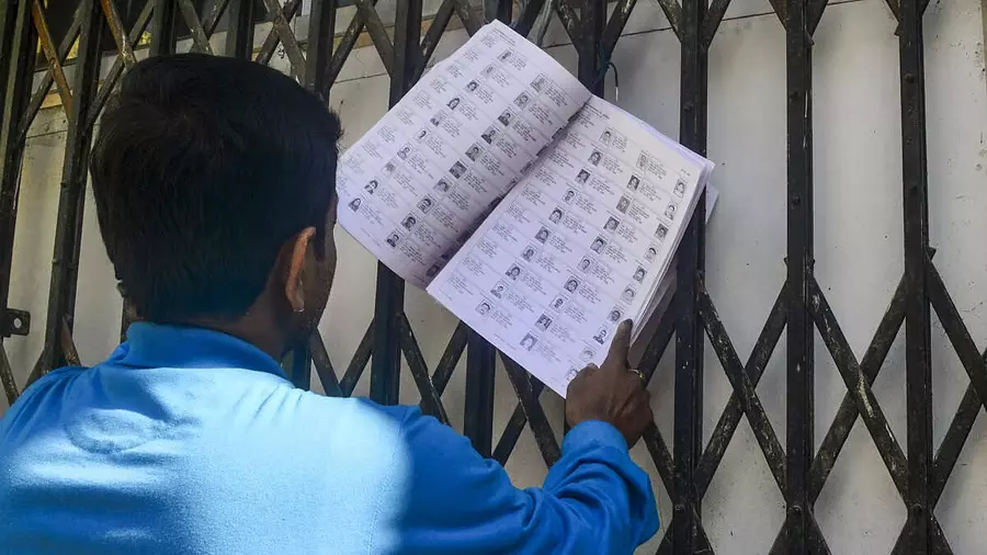 पश्चिम बंगाल विधानसभा चुनाव: SIR ने वोटर्स और वोट चाहने वालों दोनों को असमंजस में डाल दिया है पश्चिम बंगाल विधानसभा चुनाव: SIR ने वोटर्स और वोट चाहने वालों दोनों को असमंजस में डाल दिया है