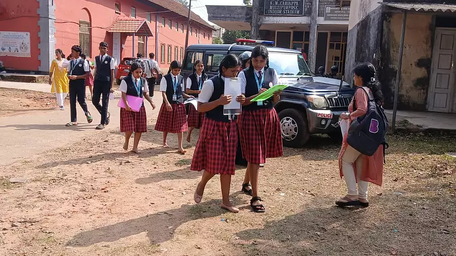 कर्नाटक ने SSLC में तीसरी भाषा के लिए ग्रेडिंग शुरू की कर्नाटक ने SSLC में तीसरी भाषा के लिए ग्रेडिंग शुरू की