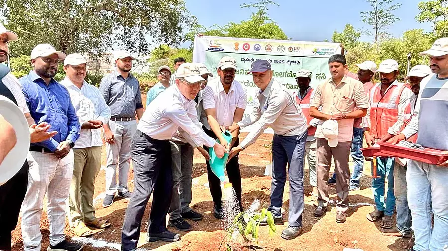 मैसूर: MCC ने दत्तगल्ली में वनरोपण का मियावाकी तरीका शुरू किया मैसूर: MCC ने दत्तगल्ली में वनरोपण का मियावाकी तरीका शुरू किया