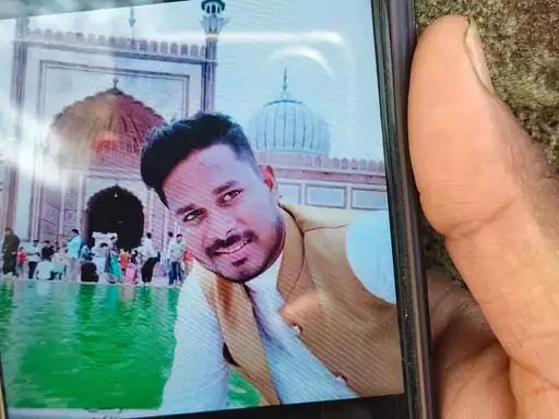 पेंटर की लाश हाउसिंग बोर्ड कॉलोनी में मिली पेंटर की लाश हाउसिंग बोर्ड कॉलोनी में मिली