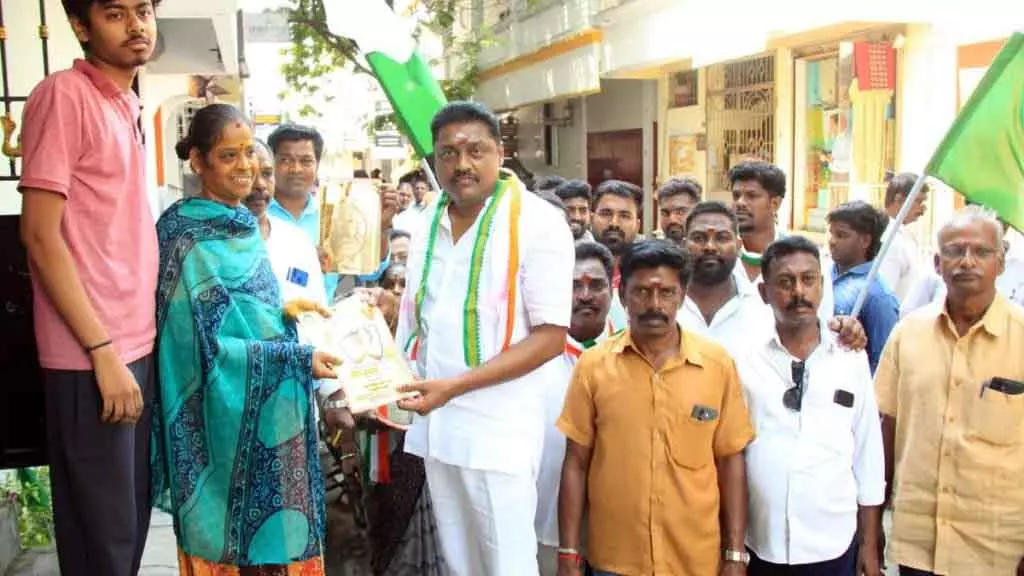 Puducherry कांग्रेस में दरार खत्म, छह बागी उम्मीदवार सस्पेंड Puducherry कांग्रेस में दरार खत्म, छह बागी उम्मीदवार सस्पेंड